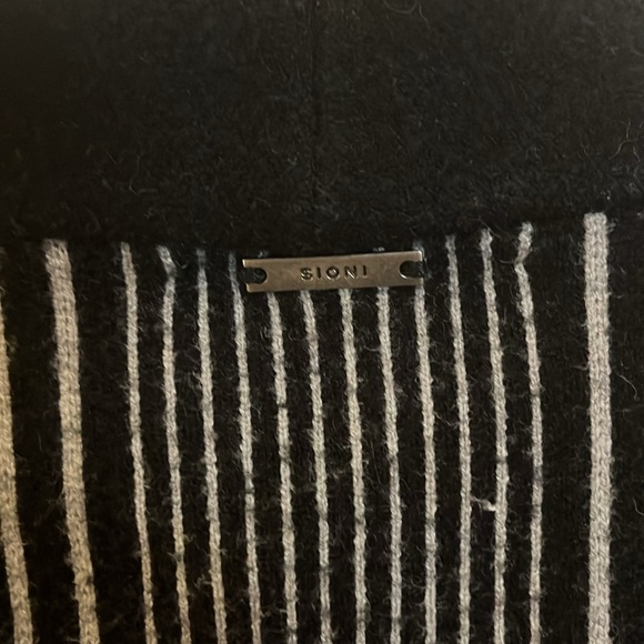 Open-Front Sioni Cardigan with Black and Gray Stripes - Picture 3 of 7